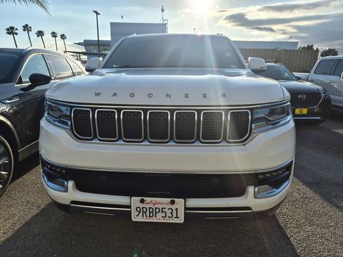 Used 2022 Jeep Wagoneer Series III AWD/4WD image 3