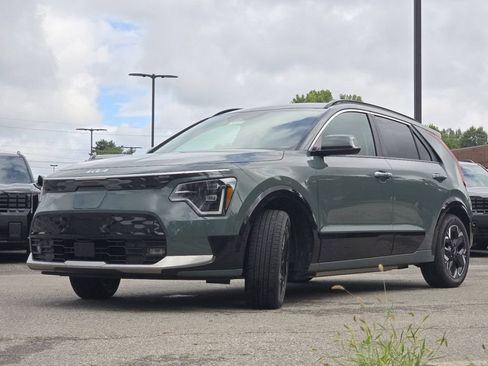 Used 2024 Kia Niro Wave w/ Wave Preserve Package FWD image 13