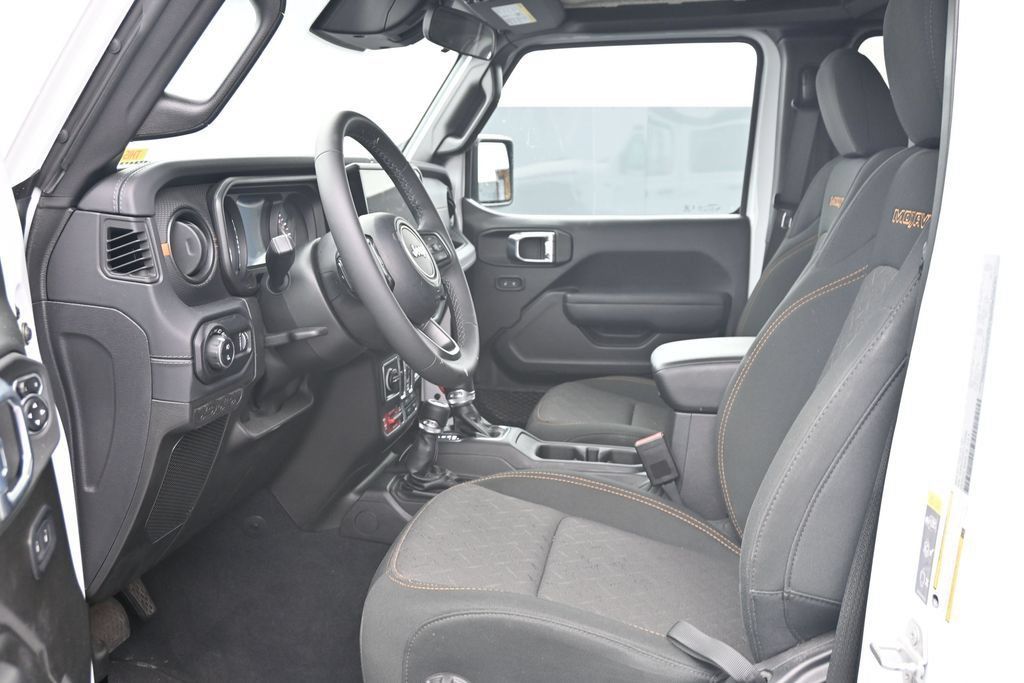 Used 2026 Jeep Gladiator Mojave AWD/4WD image 15