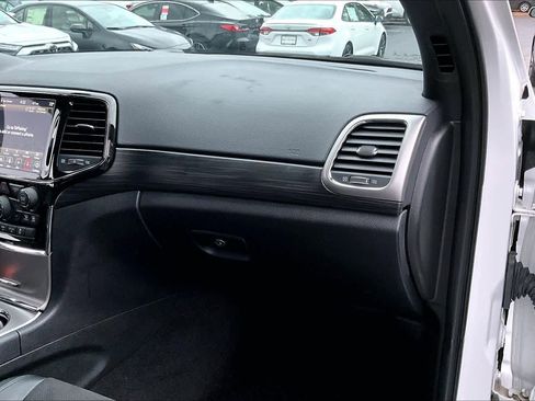 Used 2022 Jeep Grand Cherokee Laredo X image 16