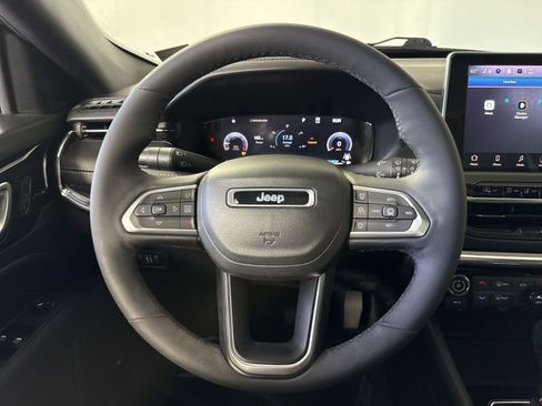 Used 2023 Jeep Compass High Altitude w/ Driver Assist Group I AWD/4WD image 16