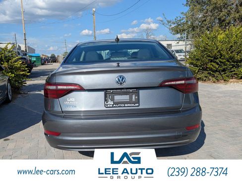 Used 2021 Volkswagen Jetta SE image 4