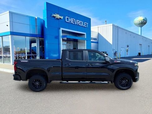 Used 2020 Chevrolet Silverado 1500 LT Trail Boss AWD/4WD image 2
