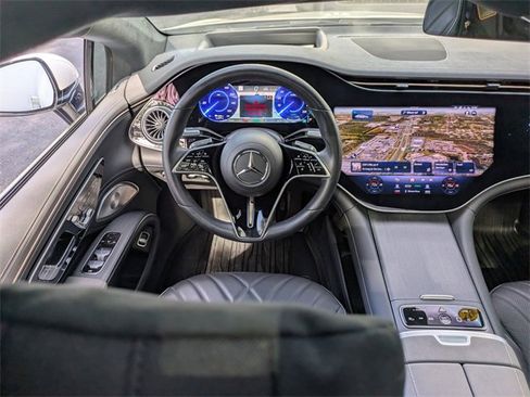Used 2022 Mercedes-Benz EQS 580 580 image 18