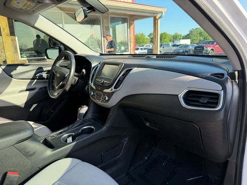 Used 2018 Chevrolet Equinox LT image 22