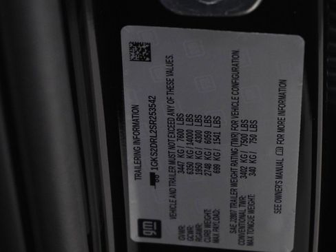 Used 2025 GMC Yukon Denali w/ Sun & Power Step Package image 33