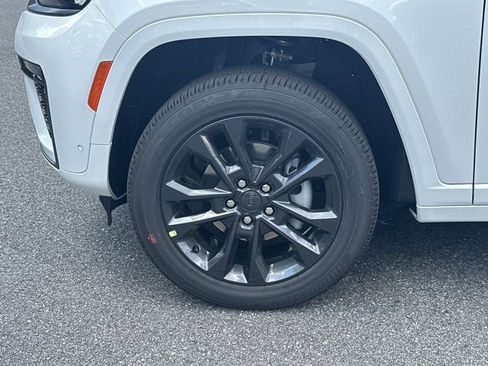New 2026 Jeep Grand Cherokee Limited AWD/4WD image 11