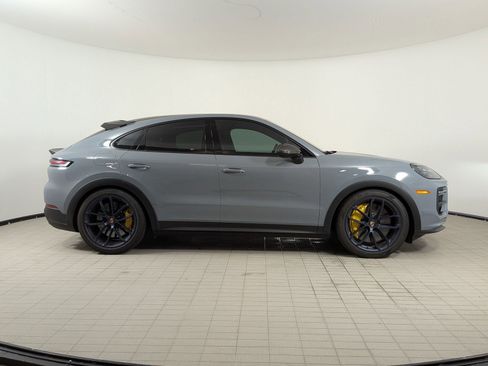 Certified 2025 Porsche Cayenne Turbo GT AWD/4WD image 8