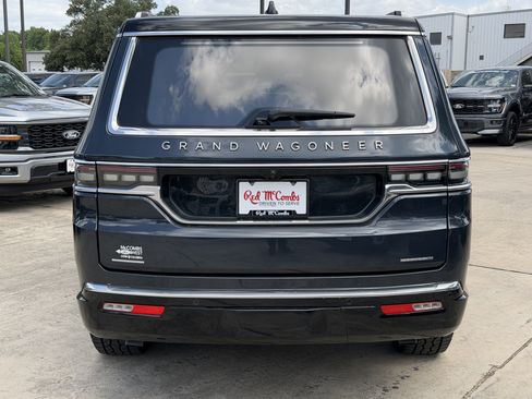 Used 2023 Jeep Grand Wagoneer Series III AWD/4WD image 6