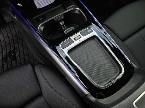 Used 2025 Mercedes-Benz GLB 250 image 24