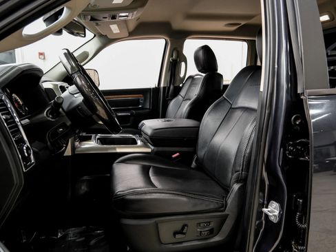 Used 2018 RAM 1500 Laramie w/ Convenience Group AWD/4WD image 40