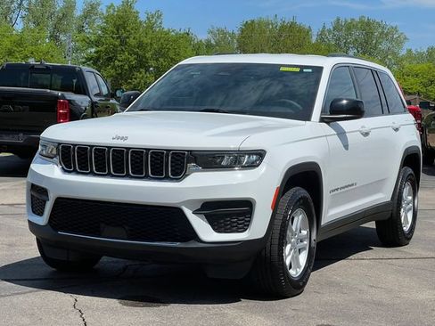 Used 2024 Jeep Grand Cherokee Laredo w/ Trailer Tow Package AWD/4WD image 41