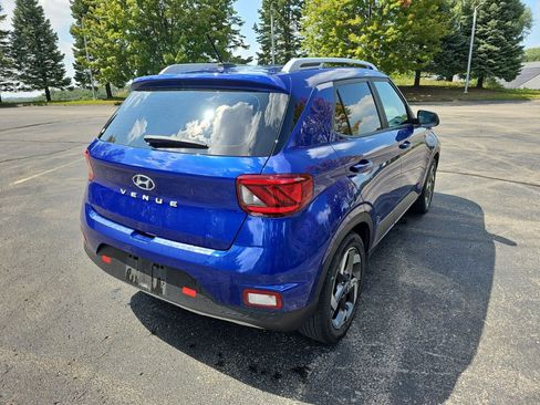 Used 2023 Hyundai Venue SEL FWD image 6