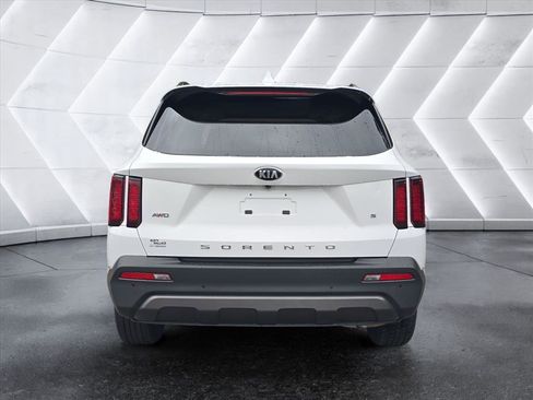 Used 2021 Kia Sorento S w/ Panoramic Sunroof Package image 4