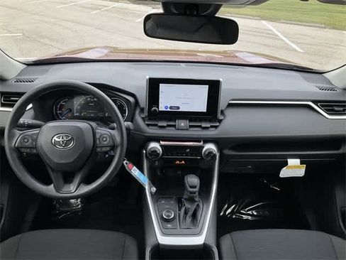 Used 2025 Toyota RAV4 LE image 18