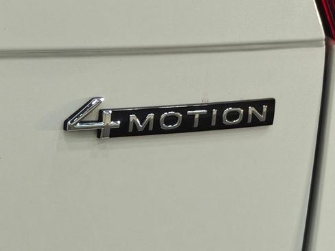 Used 2024 Volkswagen Tiguan SE R-Line image 57