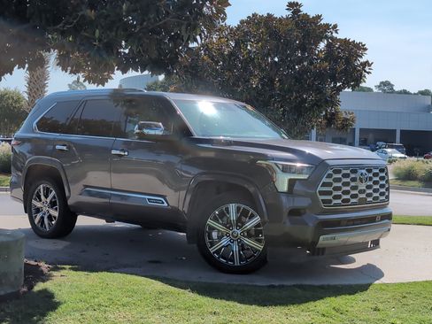 Used 2023 Toyota Sequoia Capstone AWD/4WD image 2