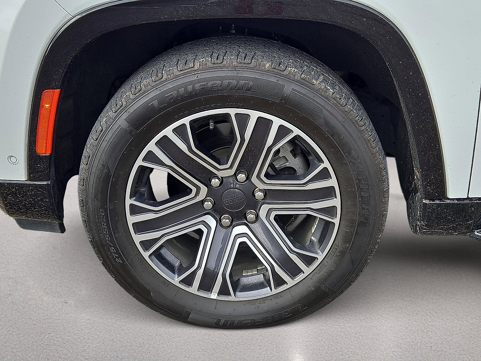 Used 2024 Jeep Wagoneer L Series II w/ Flexible Seating Group RWD image 9