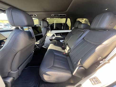 Used 2024 Land Rover Range Rover Long Wheelbase SE image 29