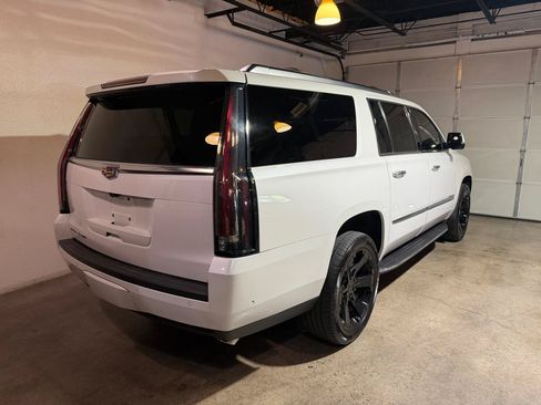 Used 2020 Cadillac Escalade ESV Luxury AWD/4WD image 6