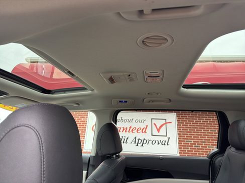 Used 2024 Kia Carnival SX Prestige image 20