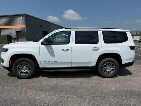 Used 2024 Jeep Wagoneer Base w/ Convenience Group I image 3