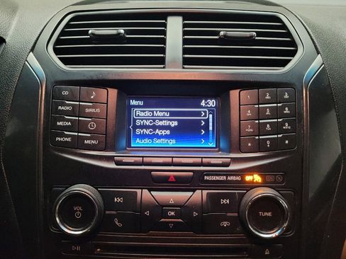 Used 2016 Ford Explorer XLT image 25