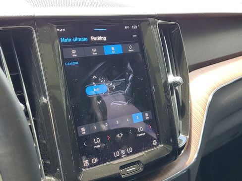 Certified 2023 Volvo XC60 B5 Plus image 25