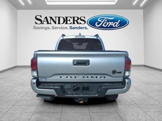 Used 2022 Toyota Tacoma TRD Off-Road w/ Technology Package AWD/4WD image 2