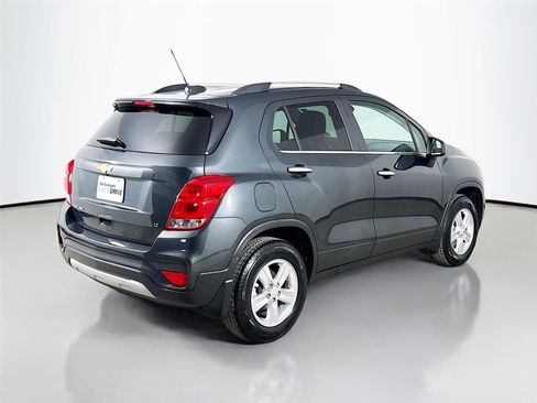 Used 2018 Chevrolet Trax LT w/ LT Convenience Package image 9