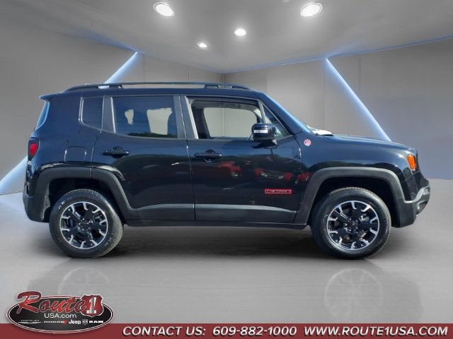 Used 2023 Jeep Renegade Trailhawk AWD/4WD image 2