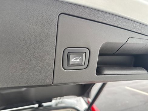 Certified 2022 Cadillac XT4 Premium Luxury w/ Enhanced Visibility Package image 10