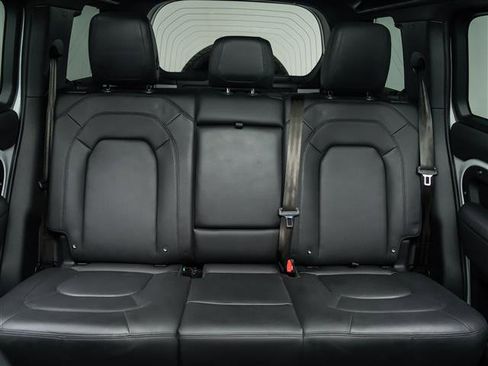 Used 2023 Land Rover Defender 110 SE image 17