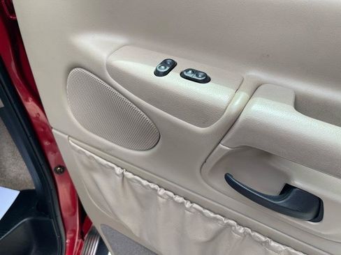 Used 1999 Ford E-150 and Econoline 150 image 46