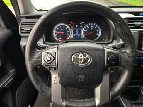 Used 2015 Toyota 4Runner Limited image 29