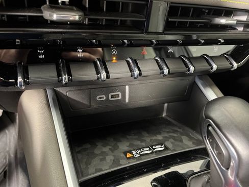 Certified 2024 Chevrolet Colorado ZR2 w/ ZR2 Convenience Package III AWD/4WD image 38