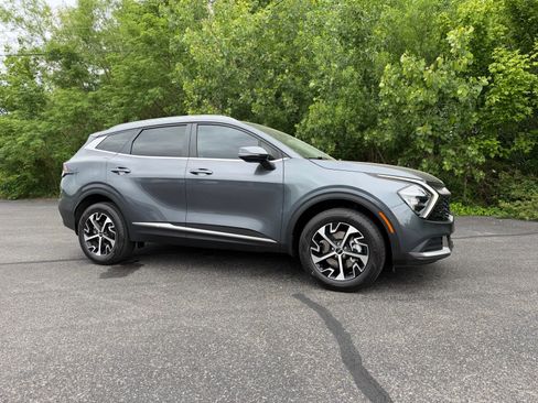 Used 2023 Kia Sportage EX AWD/4WD image 2