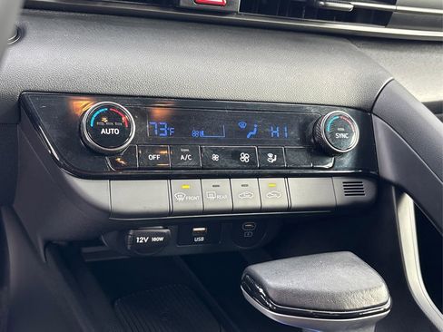 Certified 2025 Hyundai Elantra Sport image 31