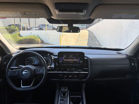 Used 2025 Nissan Pathfinder SV AWD/4WD image 36