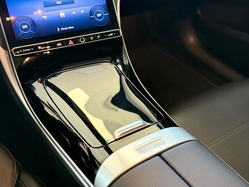 Used 2025 Mercedes-Benz C 300 4MATIC Sedan image 28