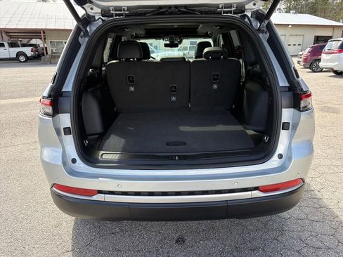 New 2026 Jeep Grand Cherokee Limited w/ Luxury Tech Group II AWD/4WD image 23
