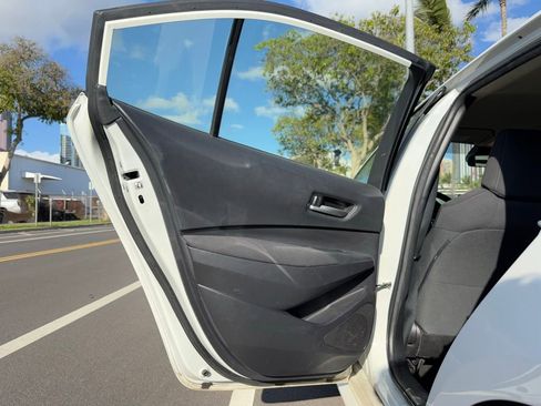 Used 2020 Toyota Corolla LE image 15