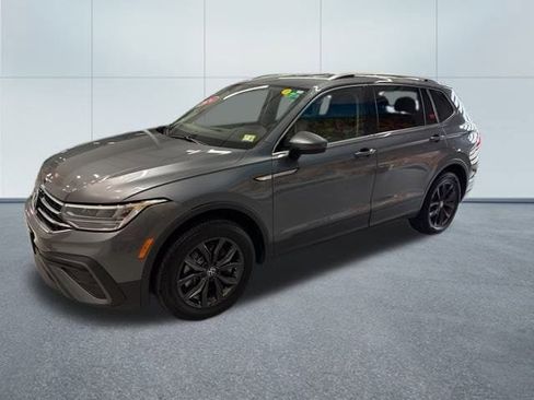 Used 2024 Volkswagen Tiguan SE image 2