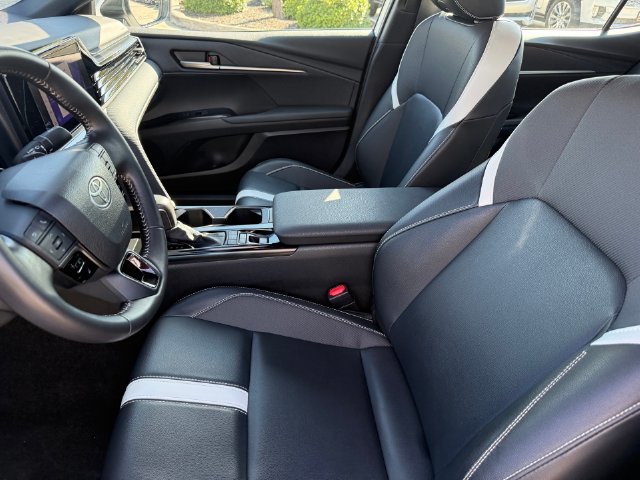Used 2025 Toyota Camry SE FWD image 13