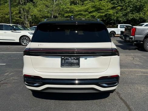 New 2025 Lincoln Nautilus Reserve image 15