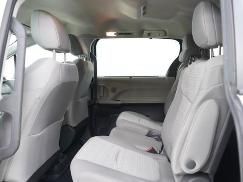 Used 2021 Toyota Sienna LE AWD/4WD image 15
