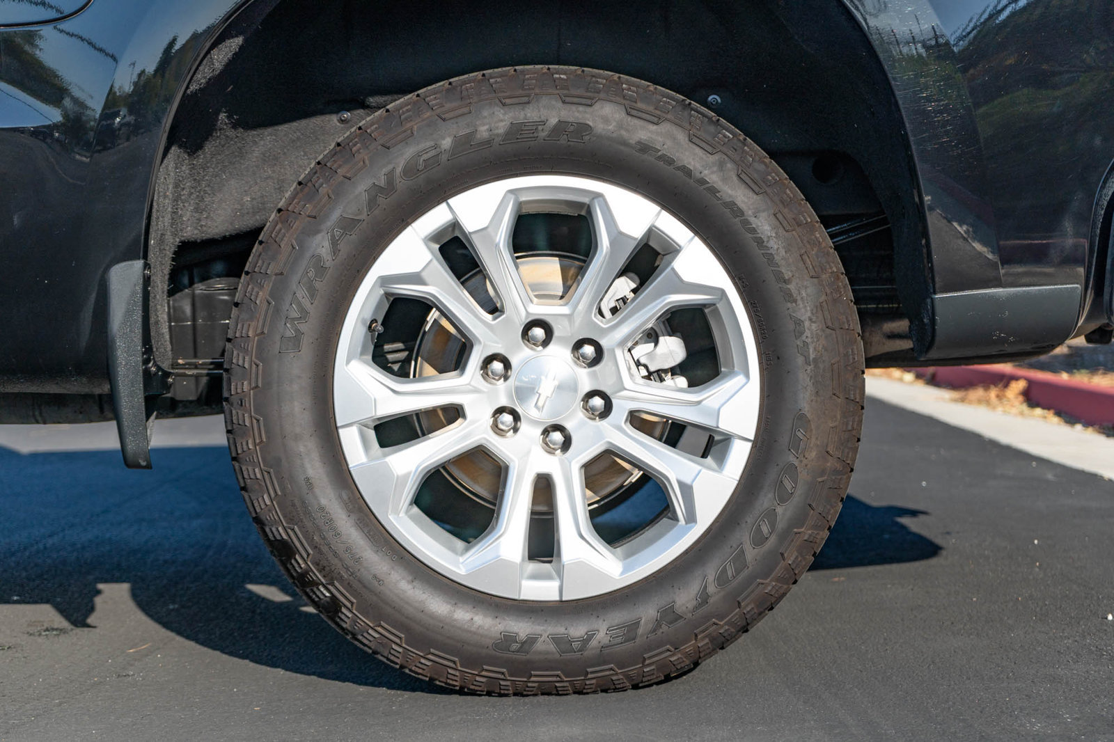 Used 2023 Chevrolet Silverado 1500 LTZ w/ Technology Package AWD/4WD image 7