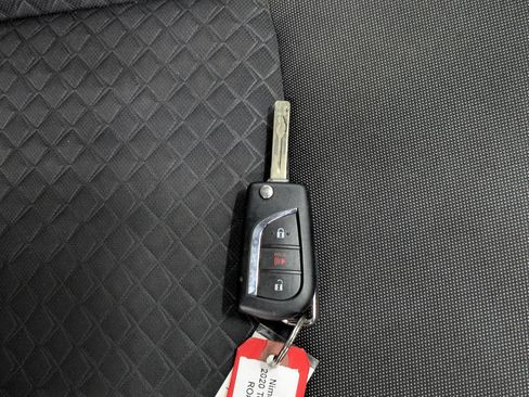 Used 2020 Toyota C-HR LE image 9