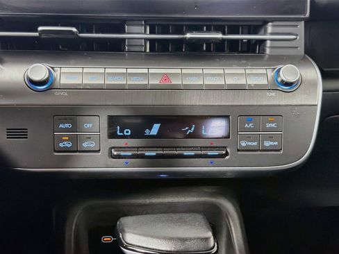 Used 2025 Hyundai Kona SEL FWD image 24
