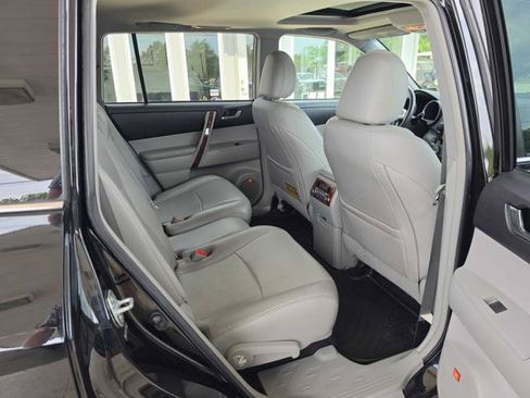Used 2013 Toyota Highlander Limited AWD/4WD image 17